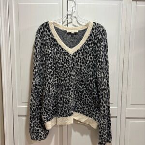 LOFT Black and Cream Leopard V-Neck Sweater Size Large